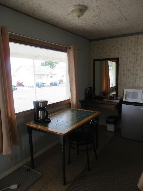 Fort Motel Fort Macleod Habitación foto